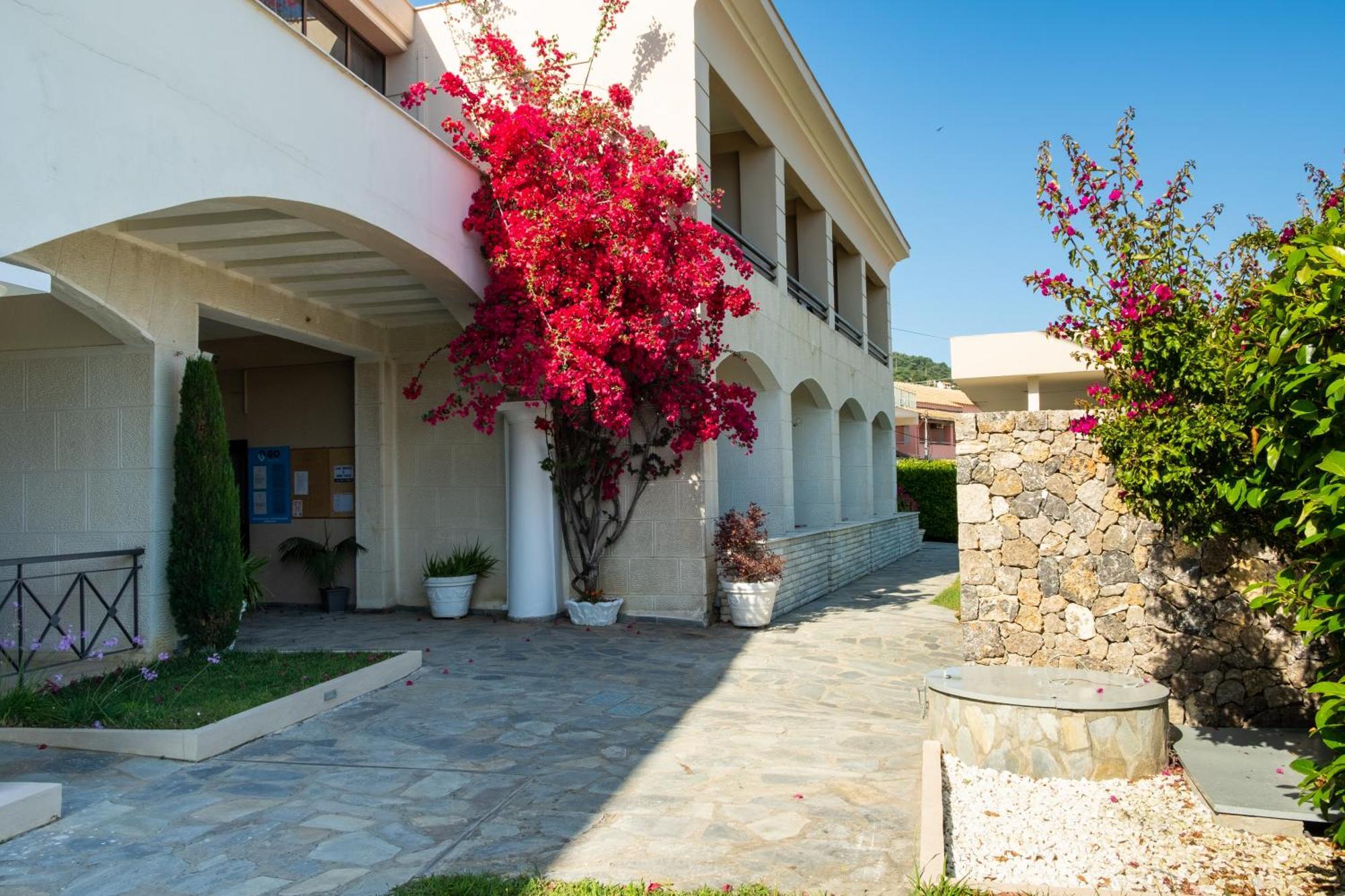 Ipsos Holidays Exterior foto