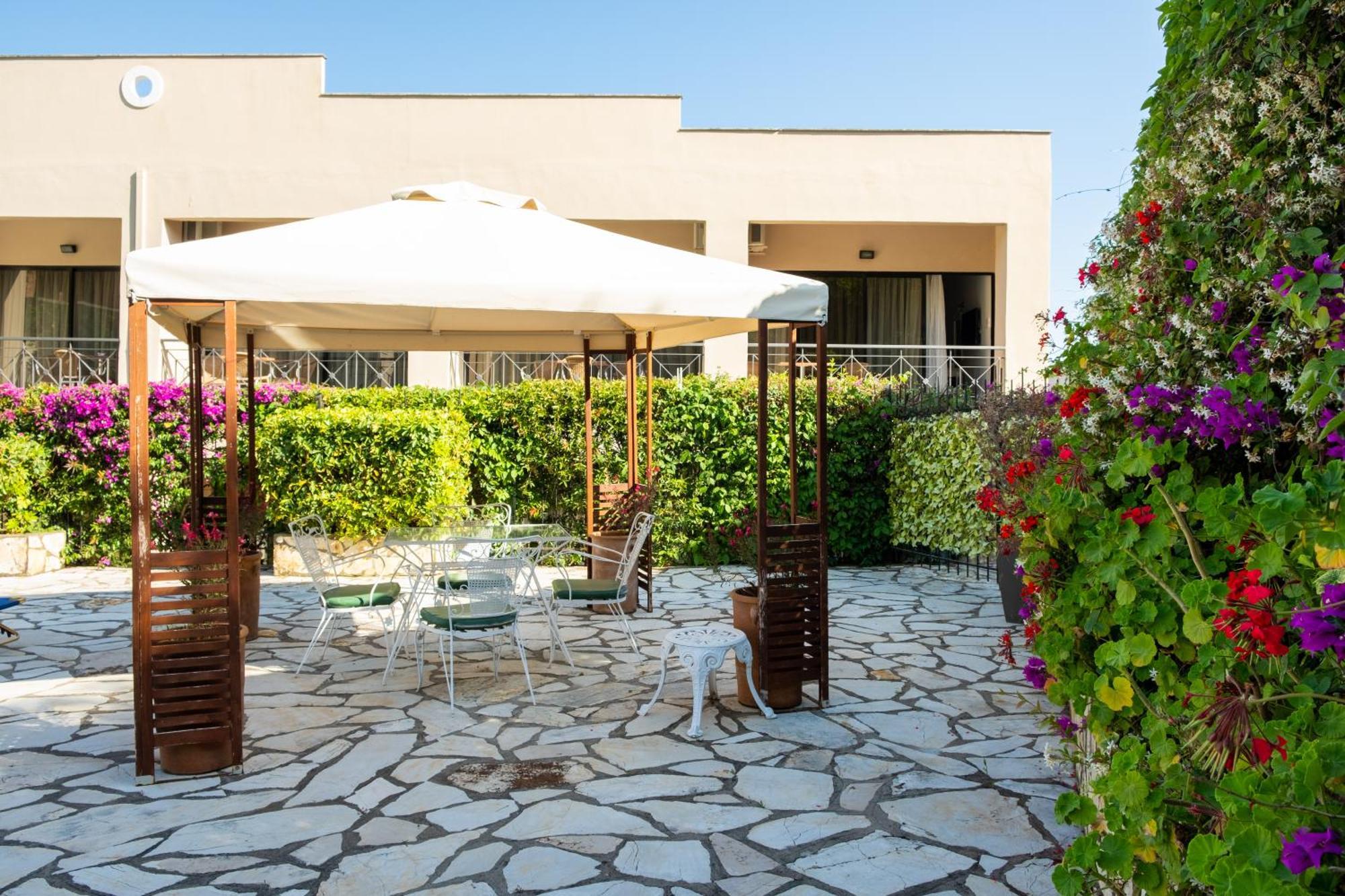 Ipsos Holidays Exterior foto